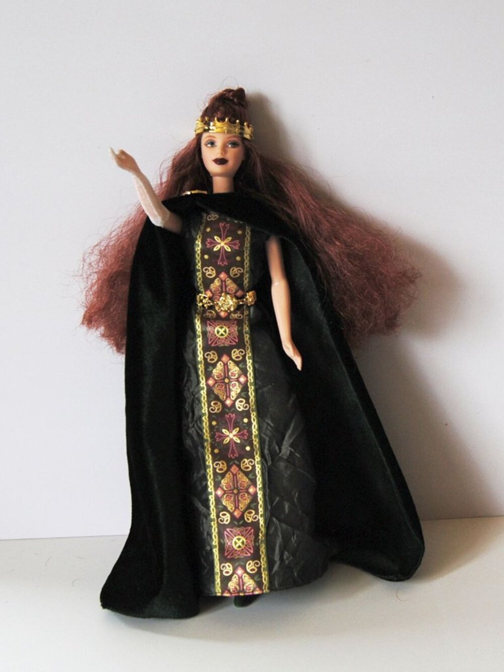 Barbie Princess of Ireland Dolls of the World Mattel Green Dress Cape Crown 1991